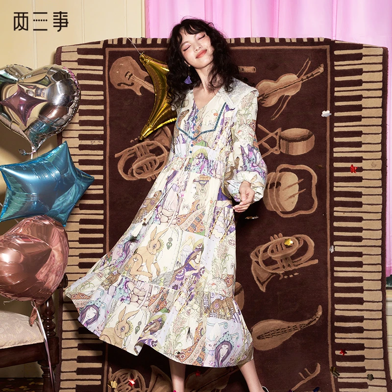 两三事糖玫仙子 2023秋季新款气质优雅收腰蕾丝领印花长袖连衣裙