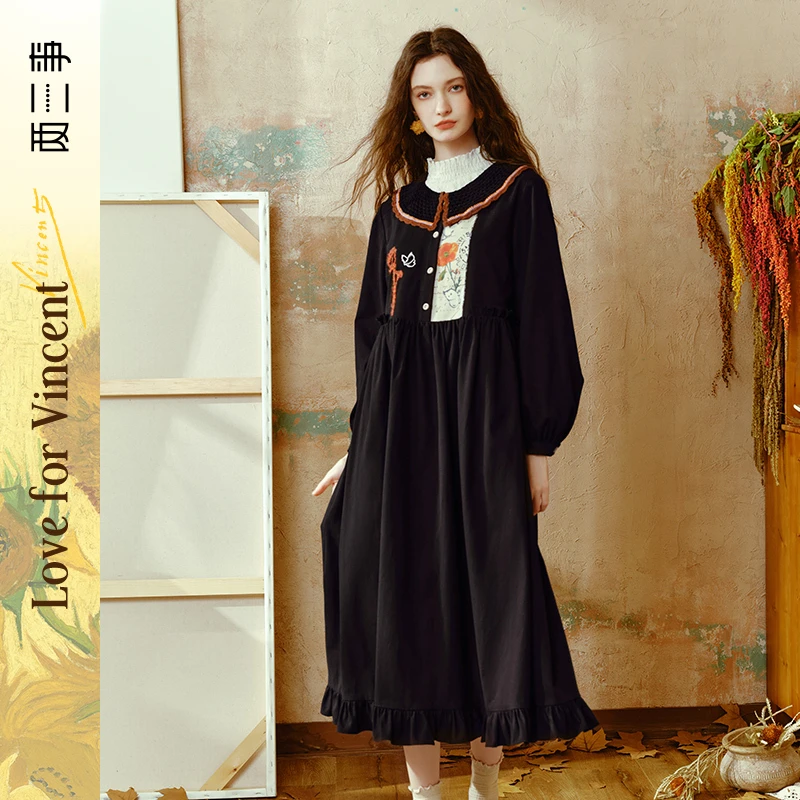 两三事梵高文艺 幽境逐花 2025冬季新款钩花翻领印花布拼接连衣裙