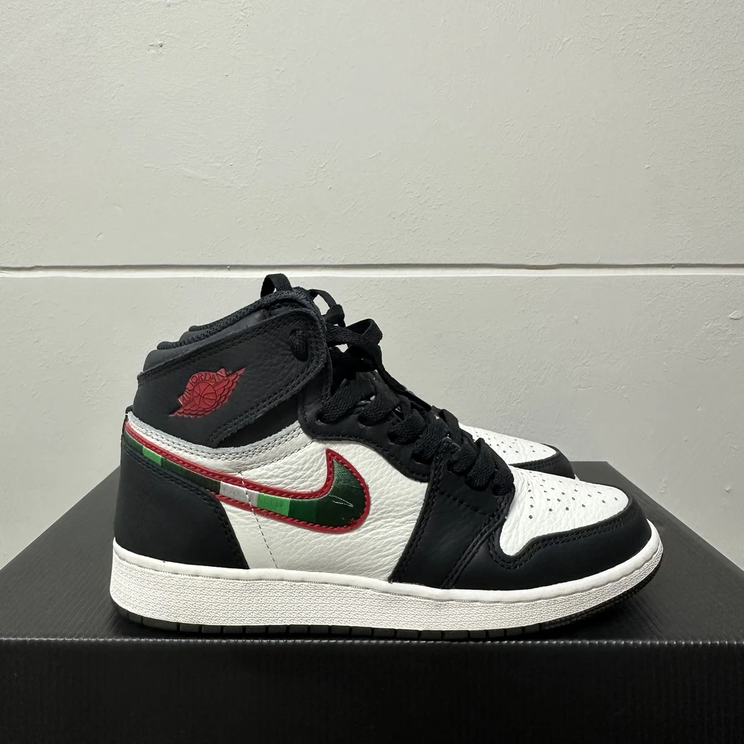 AJ1 体育画报/37.5码/99新/无原盒/575441-015