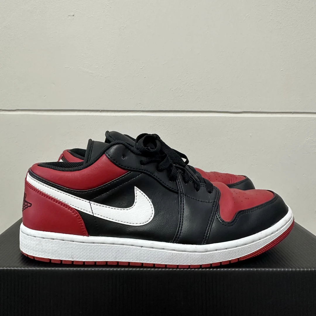 AJ1 黑红/44.5码/99新/无原盒/553558-066