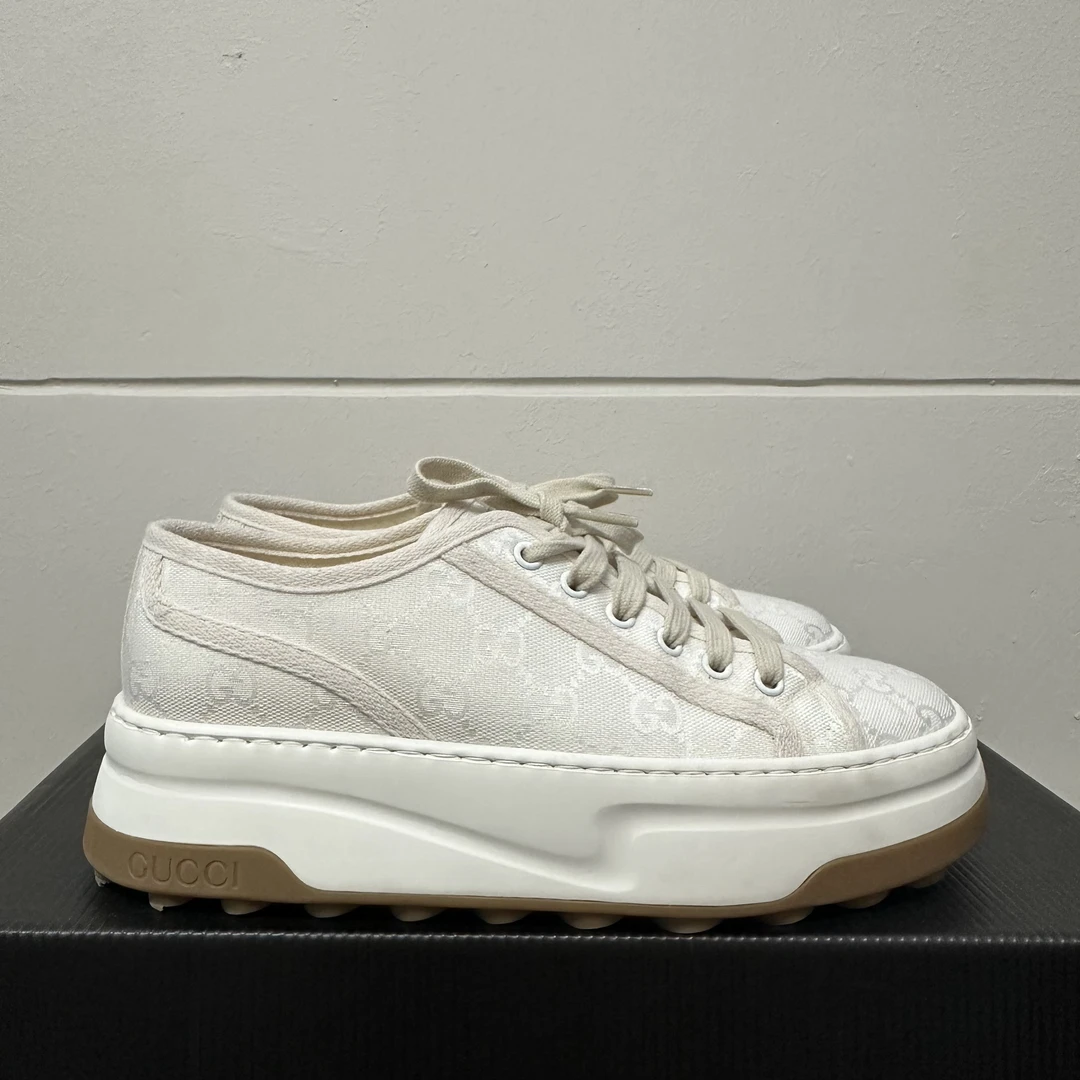 Gucci 米白板鞋/39.5码/99新/专柜6800/有原盒/745998