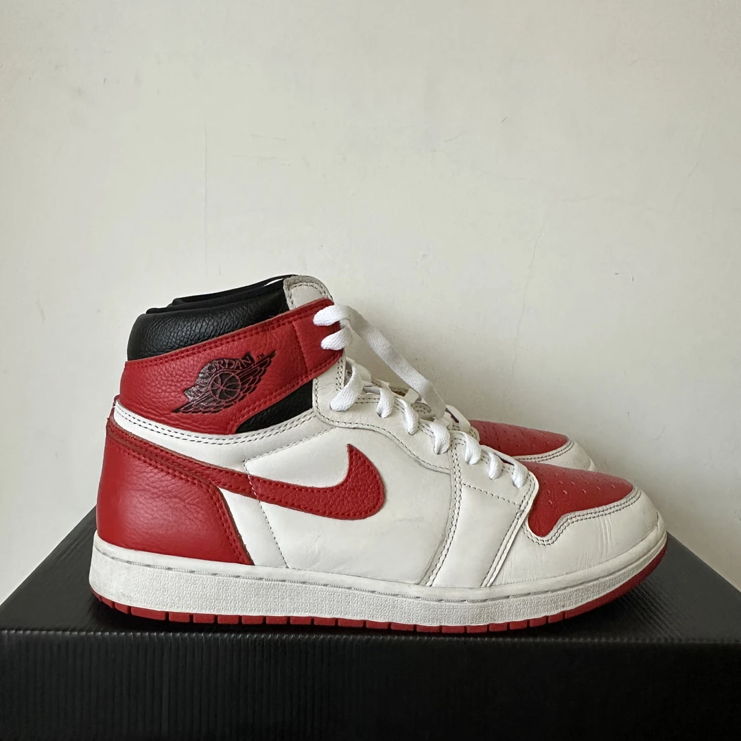 AJ1 白红/45.5码/98新/无原盒/555088-161