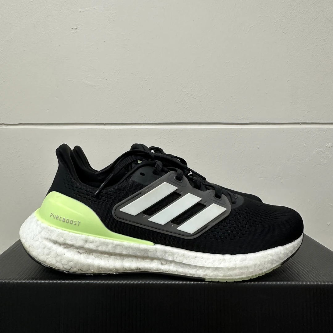 Adidas 黑绿跑鞋/42码/95新/无原盒/IF9657