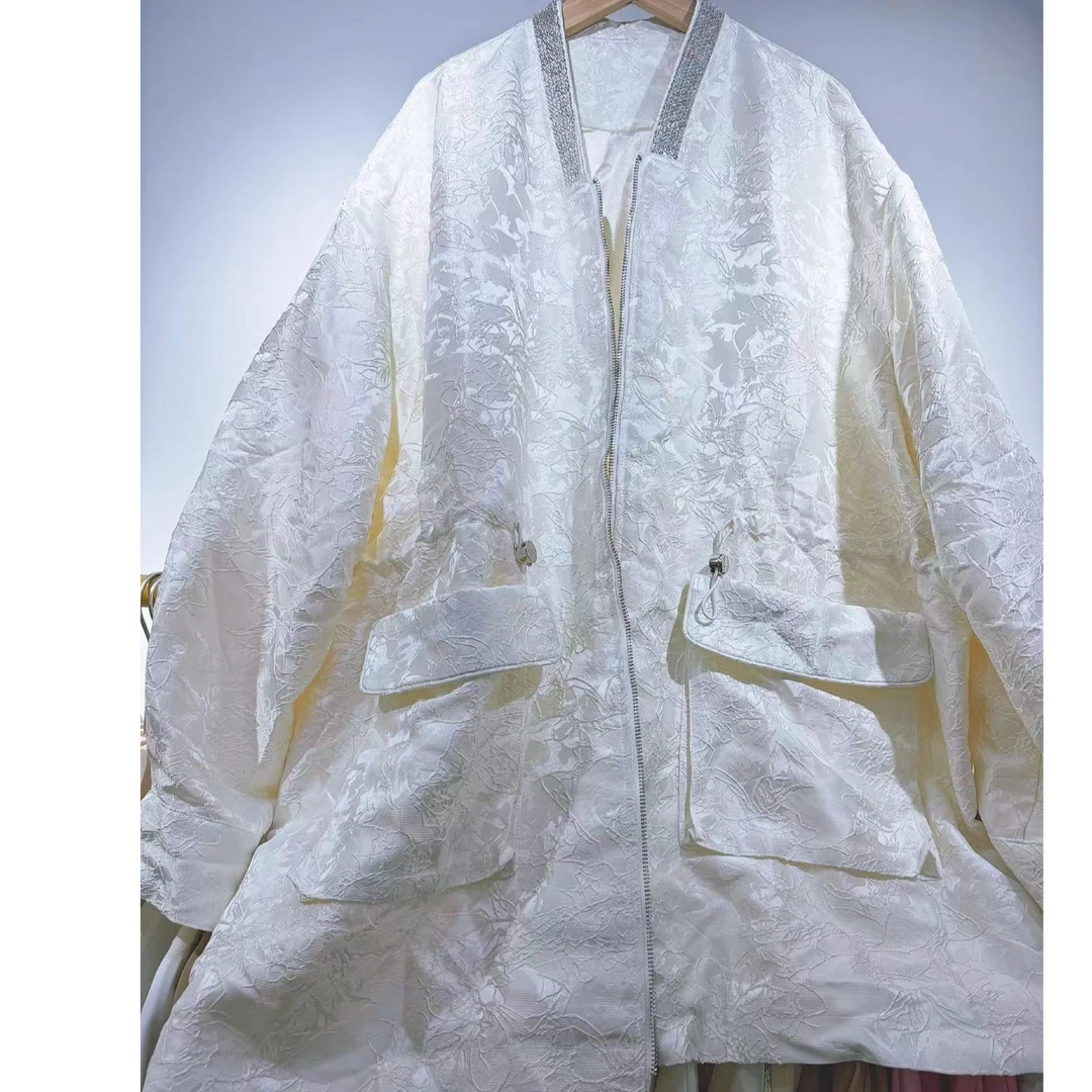 KL-123/8853 白色亮片领拉链风衣 休闲时尚