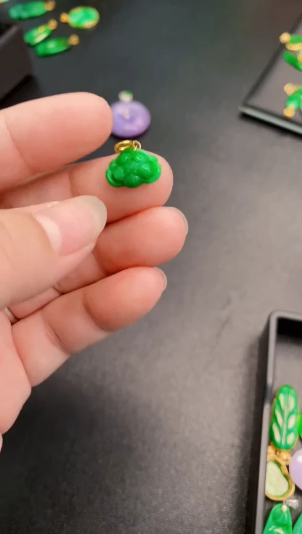 【闪购商品】翡翠颈饰18K金镶嵌吊坠