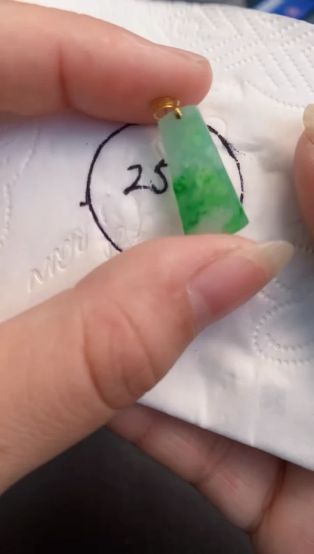 【闪购商品】翡翠颈饰18K金镶嵌吊坠