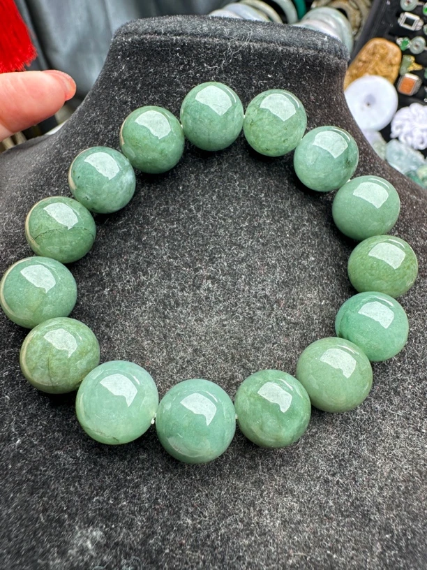 天然翡翠手串冰油绿时尚精致单圈玉手串精美