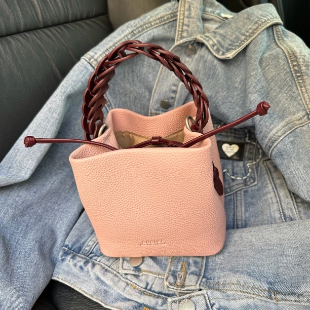 手提女包软皮水桶包2024新款质感软皮通勤百搭单肩斜挎包女优雅包