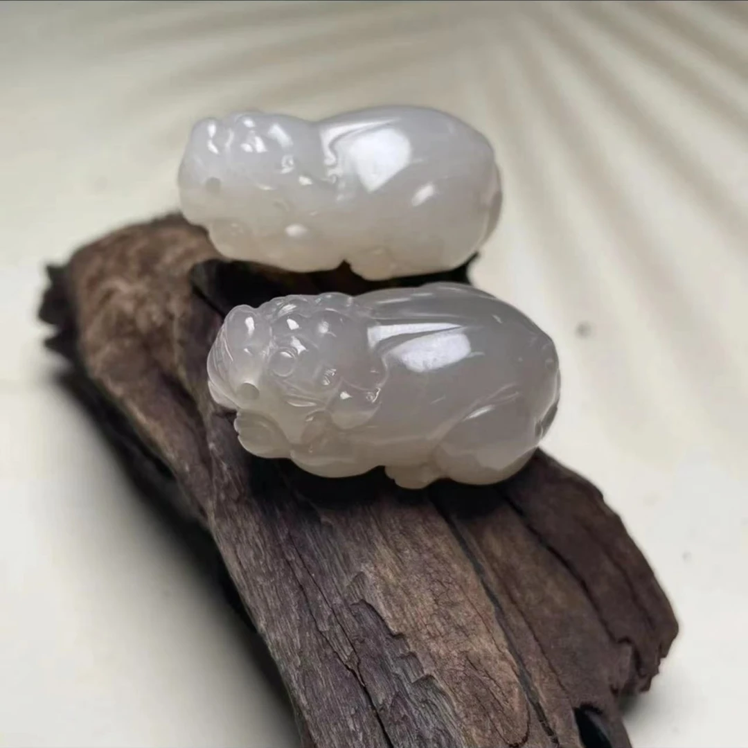 和田玉烟紫貔貅吊坠手工精雕简约挂件佩戴招财进宝挂坠多样性发货