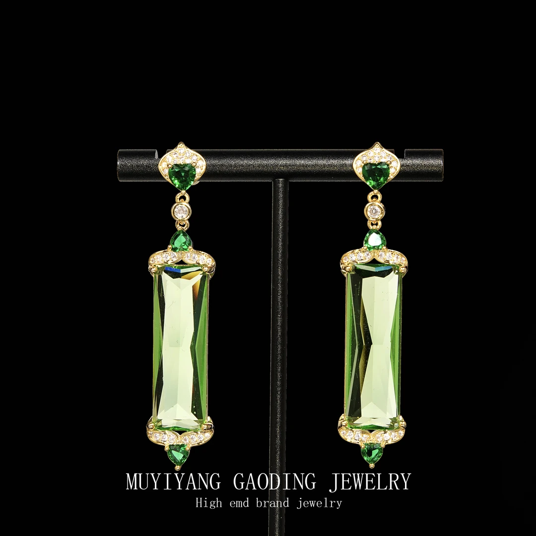 铜合金合成锆石耳饰 外贸高品轻奢精致气质耳钉A032