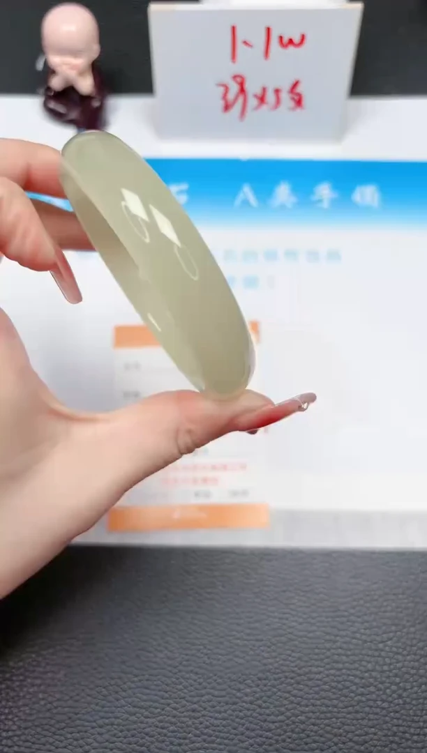 【闪购商品】石英质玉手镯未镶嵌151-60