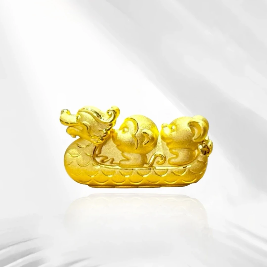 周大生三合龙舟龙猴鼠黄金吊坠送宝宝满月礼物礼物