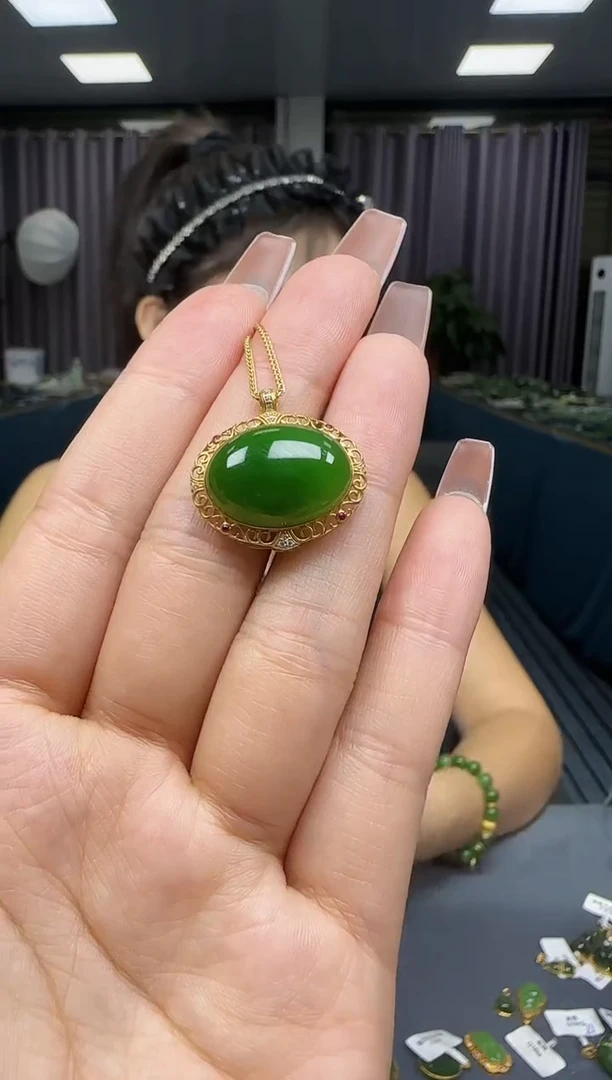 【闪购商品】和田玉吊坠(赠链)18K金镶嵌1