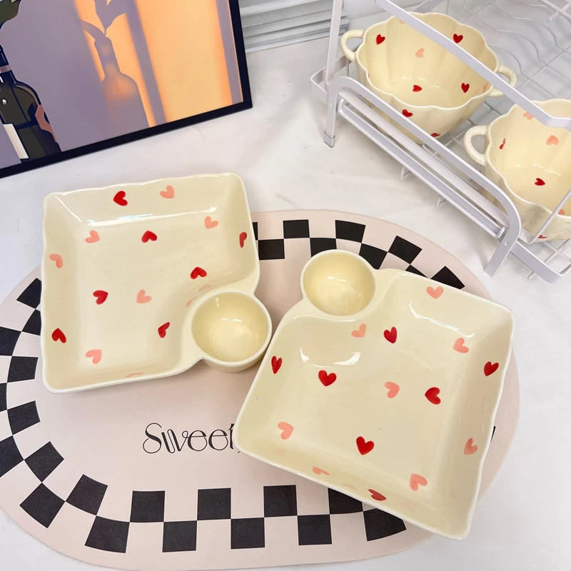 7.5英寸奶油桃心大号饺子盘带醋碟水饺盘家用分格餐盘薯条盘陶瓷