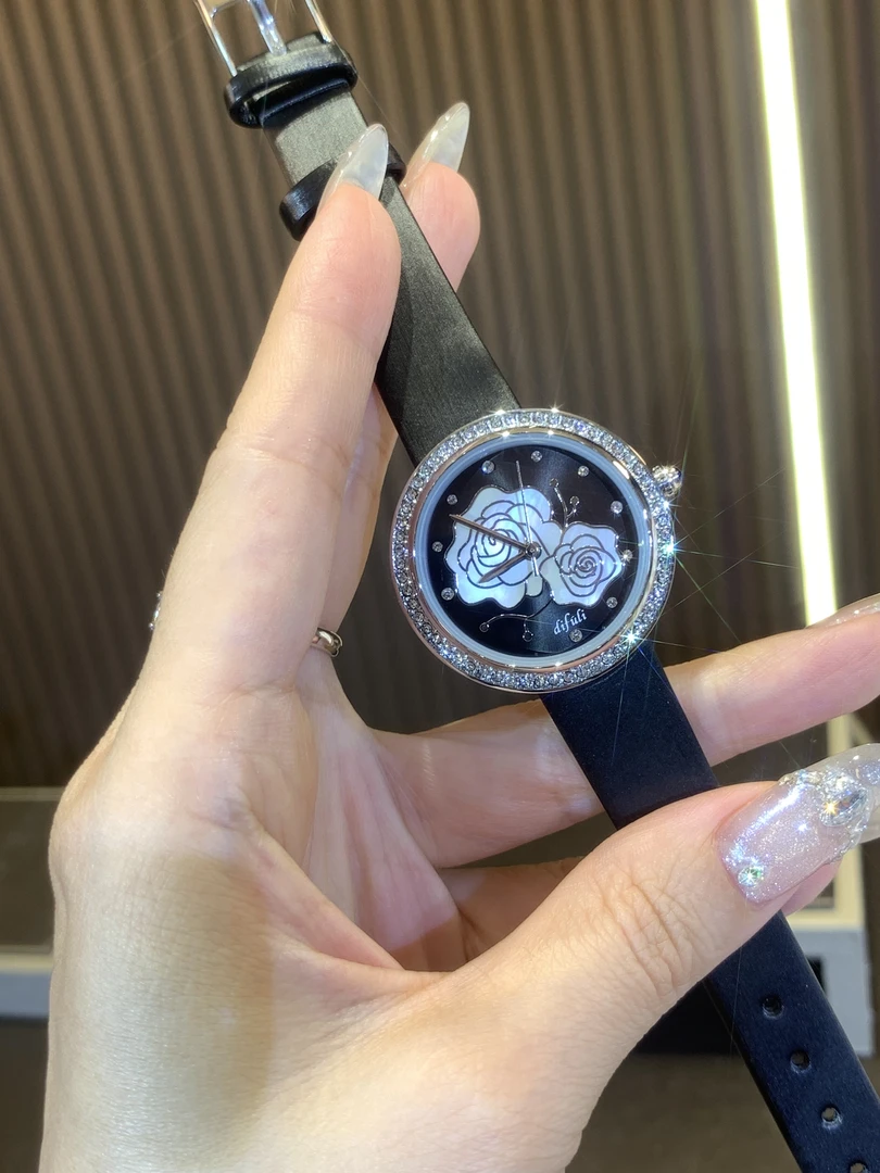 【依依专属】新款时尚山茶花小众气质轻奢个性女款防水腕表
