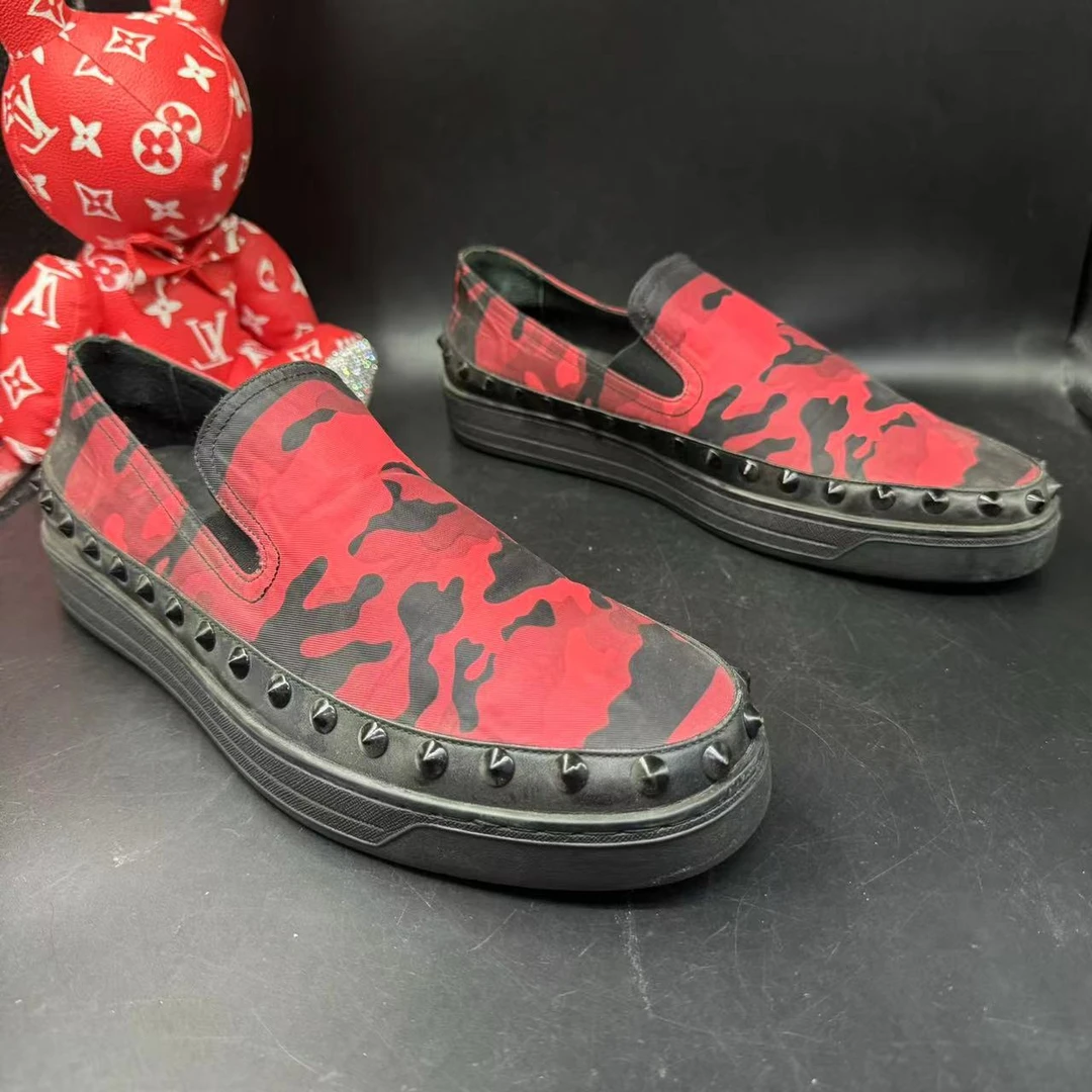 【AO福利】Prada/普拉达 42欧码  男士红色迷彩铆钉一脚蹬板鞋ao059