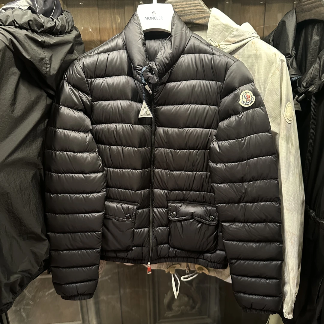 全新未使用 MONCLER 蒙口女款 lans 轻薄黑色羽绒服