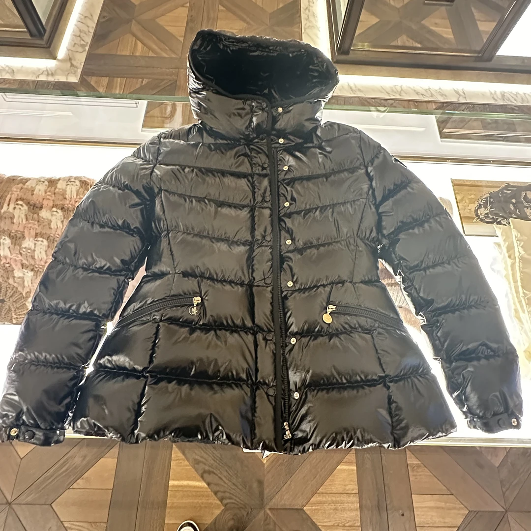 全新未使用 MONCLER 蒙口新款barante 女款黑色收腰连帽羽绒服
