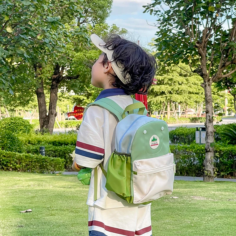 日系幼儿园儿童书包女童宝宝撞色双肩包男孩时尚出游轻便减负背包