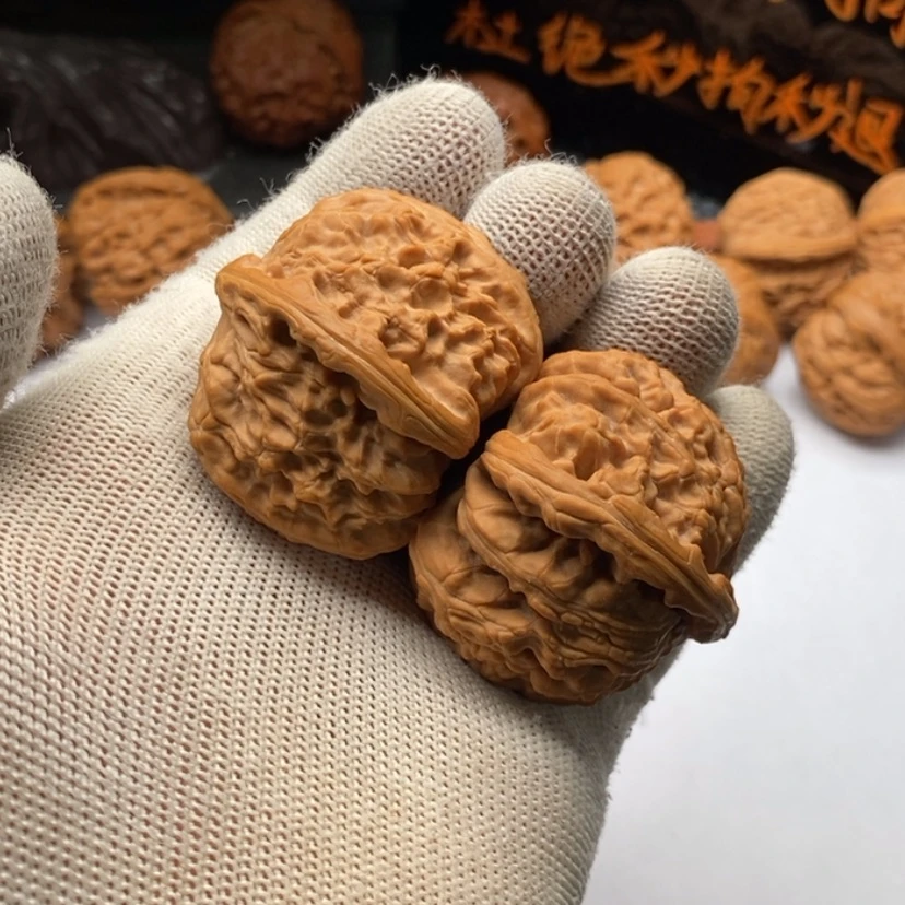【闪购商品】文玩核桃把件30三角白