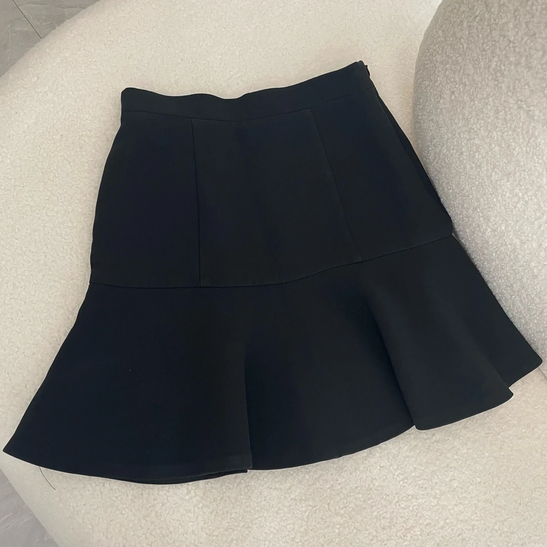 99新 MIU MIU/缪缪 W108666/黑色高腰休闲A字净版短裙/尺码38/