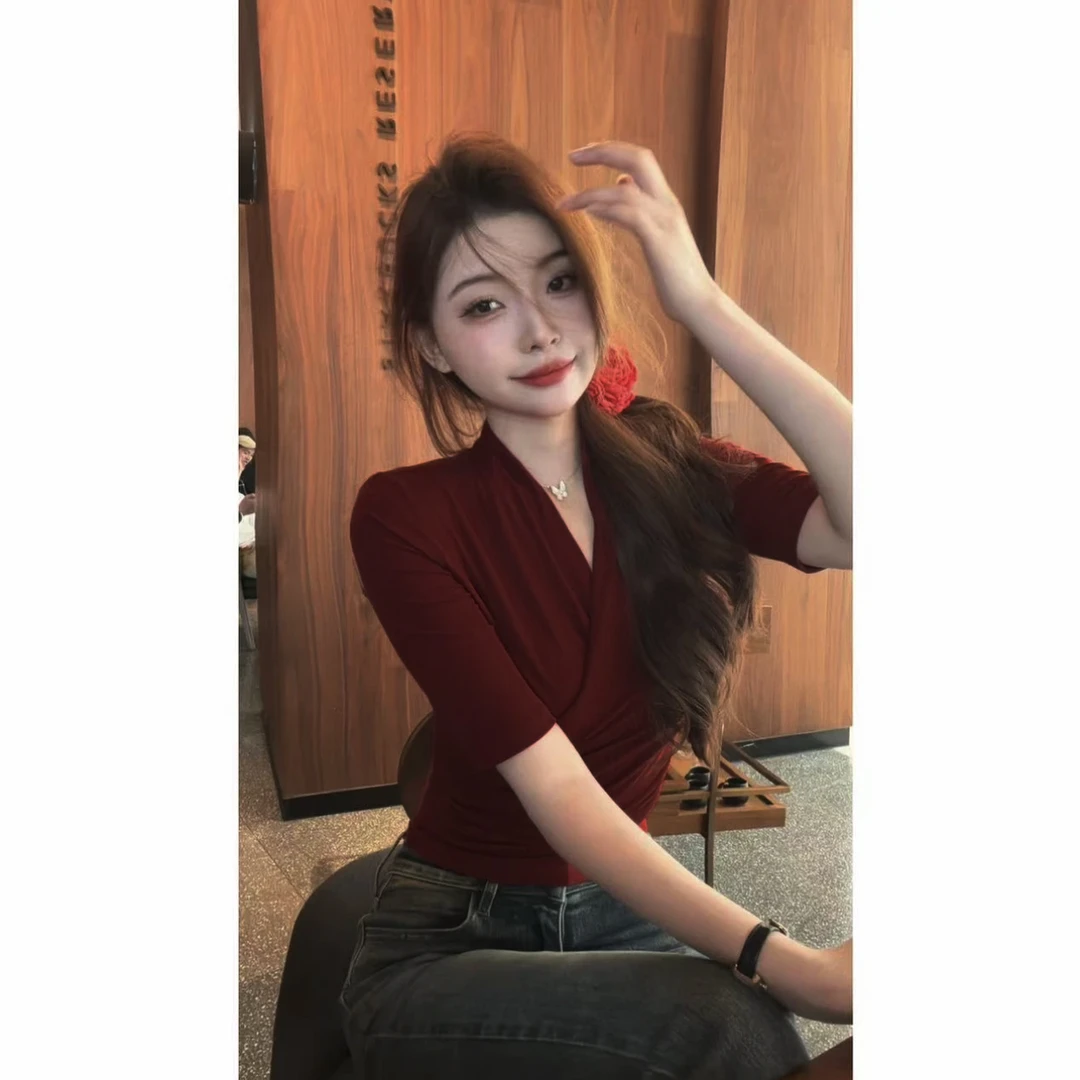 迈沃格夏季显瘦气质针织时尚红色修身v领百搭洋气小众设计感上衣