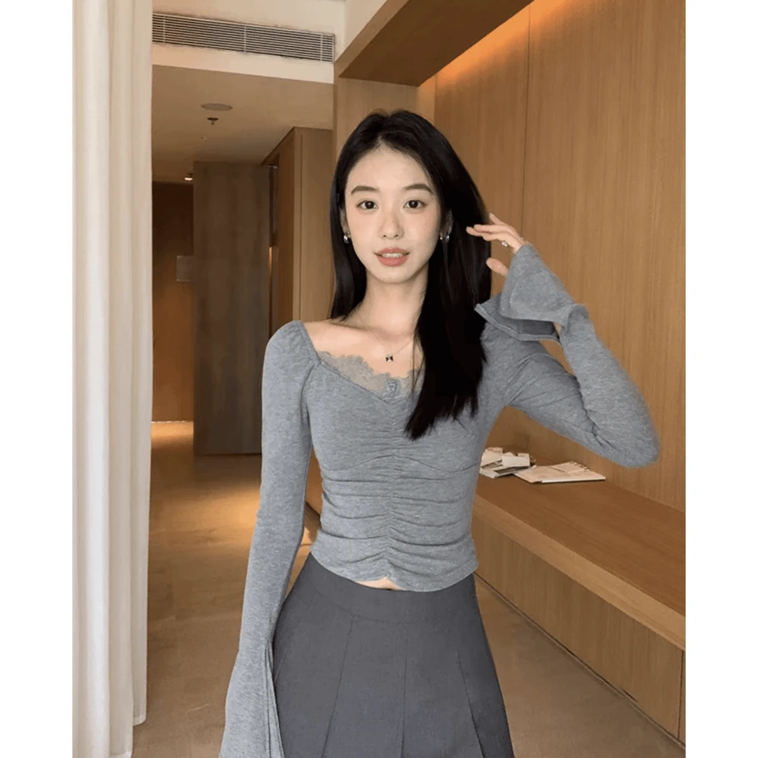 迈沃格春秋辣妹修身显瘦百搭花边V领设计感纯欲喇叭袖打底T恤女