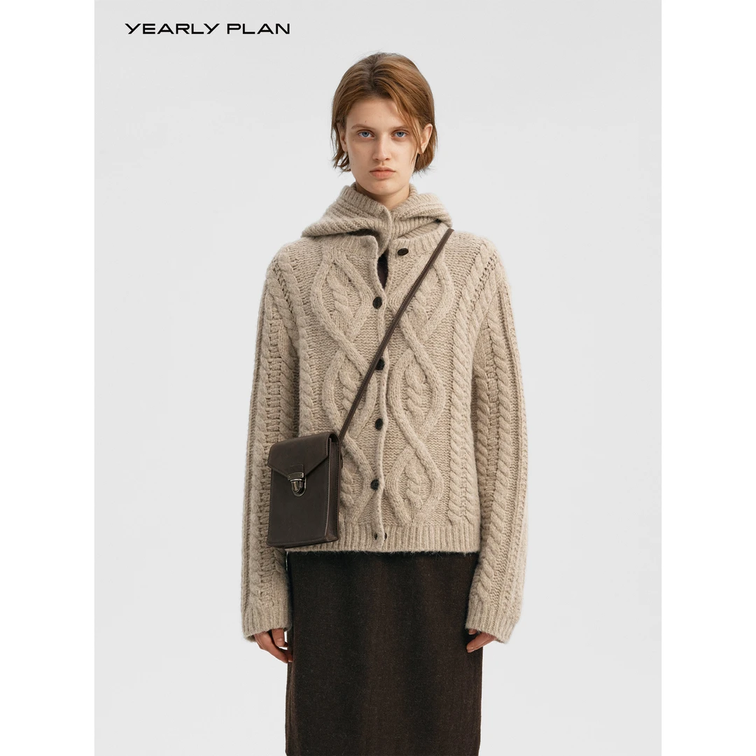 YEARLY PLAN 复古绞花毛织圆领简约休闲长袖开衫 1439