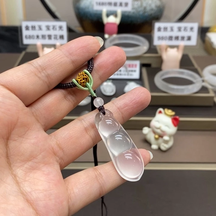 石英质玉吊坠未镶嵌