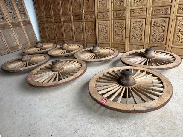 包邮的价格，缅甸花梨木、一个的价格。密条大轮，实物霸气，厚重，摆件