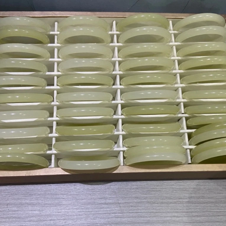 青白玉镯子美人镯细圆条女款阿富汗浅绿圆镯送妈妈闺蜜