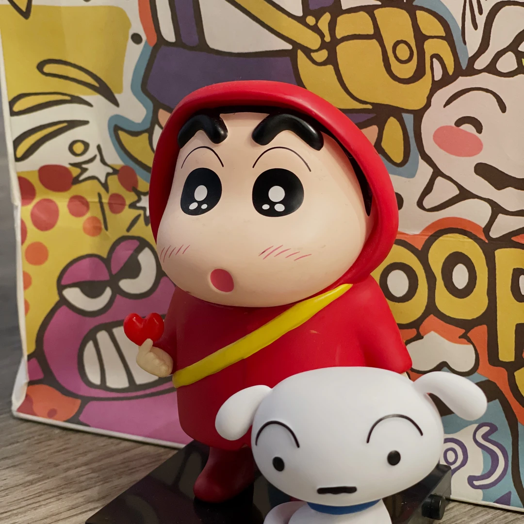 Q版摆件红heart rain coat小新车载摆件学生