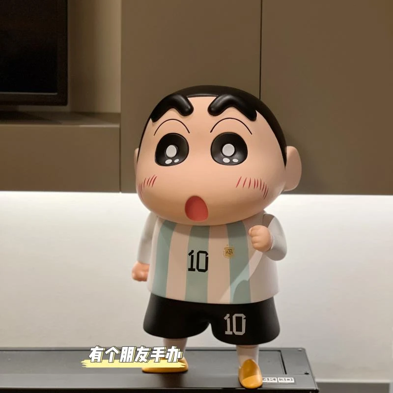[|新款Messi小新42cm高站姿礼物家居摆件手办公仔球衣小新