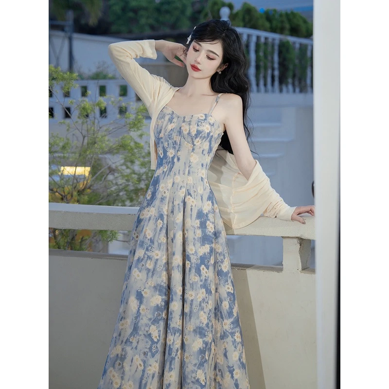 吊带连衣裙浅蓝色碎花油画气质高级感套装度假女夏季2025新款8727