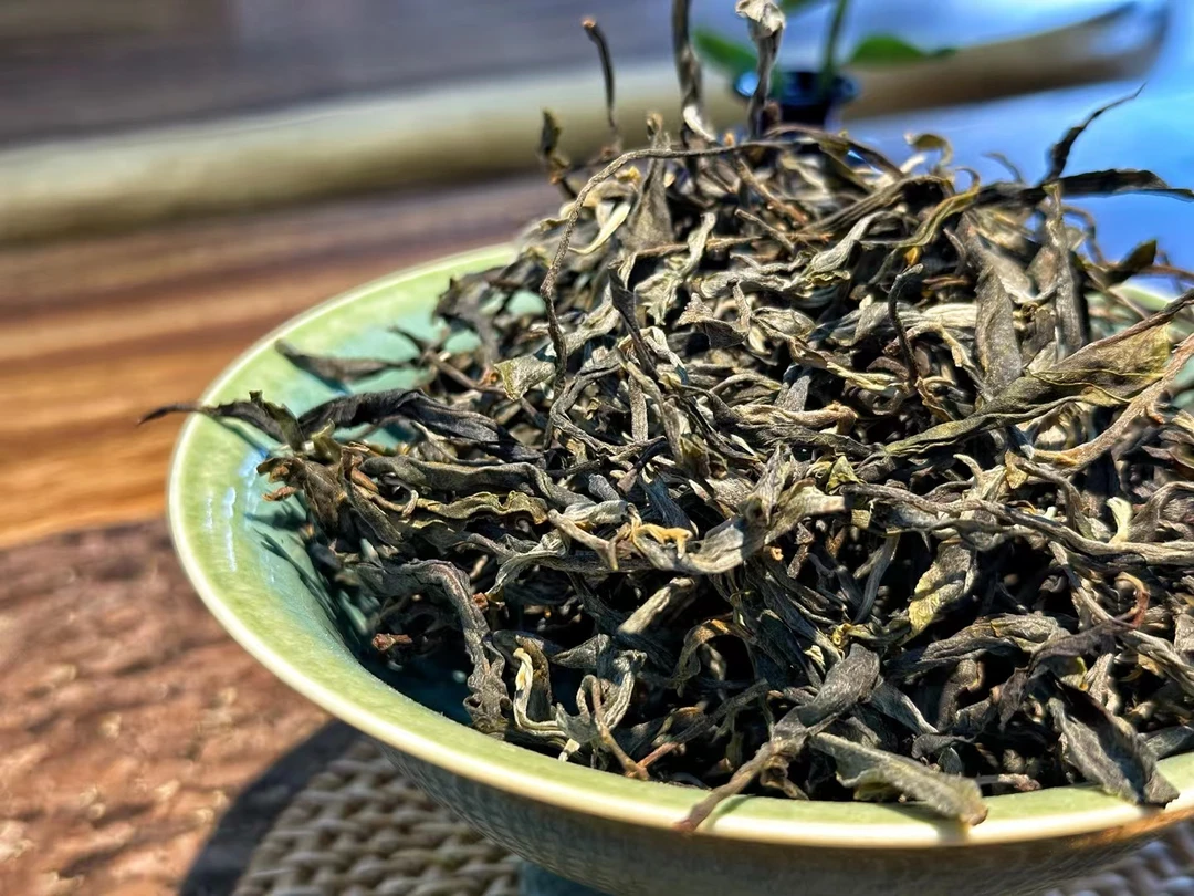 易武弯弓普洱生茶2020年春 云南普洱生茶