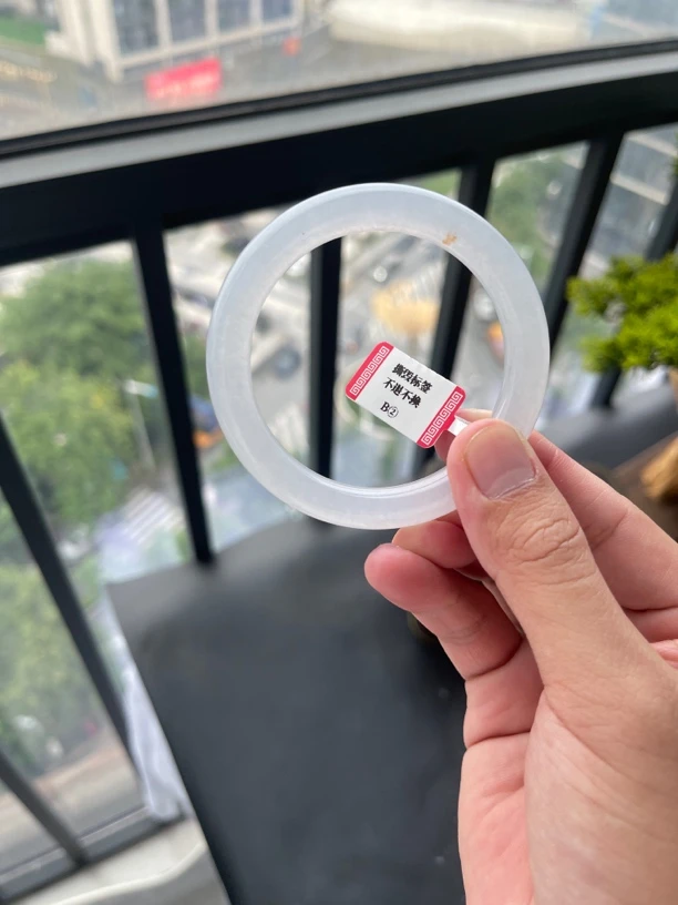 天然A货翡翠淡紫底圆条手镯