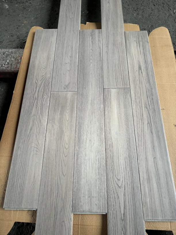 橡木纯实木地板，格丽斯灰色，原木纹，家用环保耐磨地板，不包邮