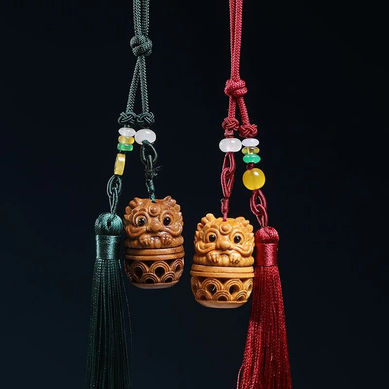 芭比檀香绿檀木雕刻镂空透香国潮醒狮香囊DIY情侣背包香薰车挂件