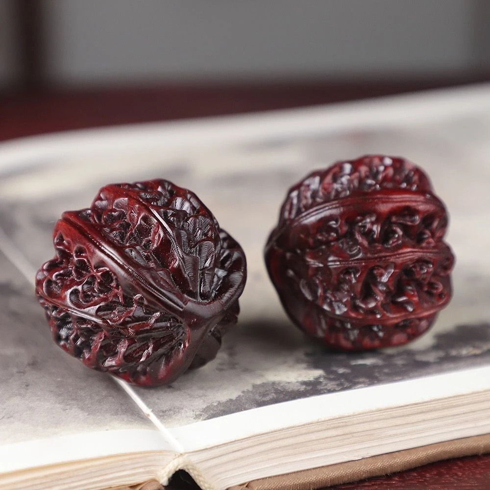 紫檀木核桃手把件文玩盘玩保健球按摩健身球高油高密小叶紫檀把玩