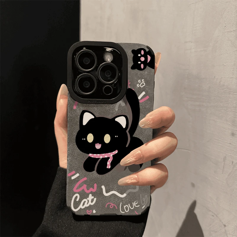 欧克里里翻毛皮可爱黑猫适用苹果16手机壳iPhone15卡通14/13软12/