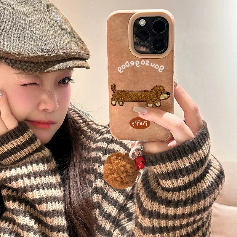 欧克里里Dog长条小狗适用苹果16手机壳iPhone15毛皮14铃铛13/12