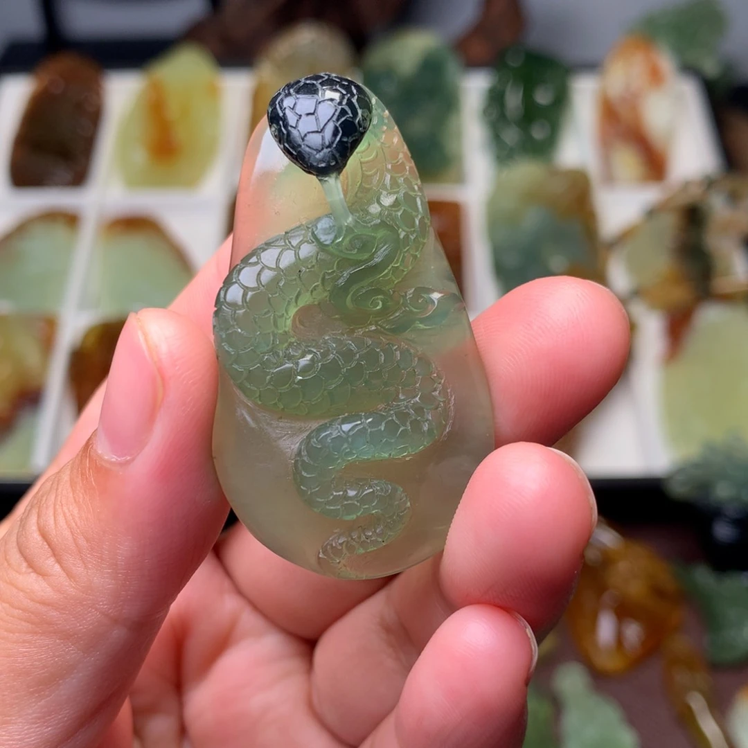 蛇纹石玉挂件青蛇未镶嵌