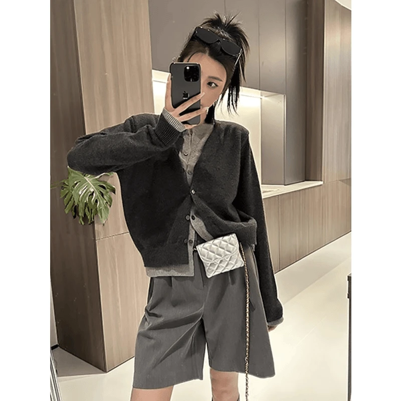 质感软糯春秋假两件纽扣针织衫女设计感百搭显瘦开衫温柔风气质潮