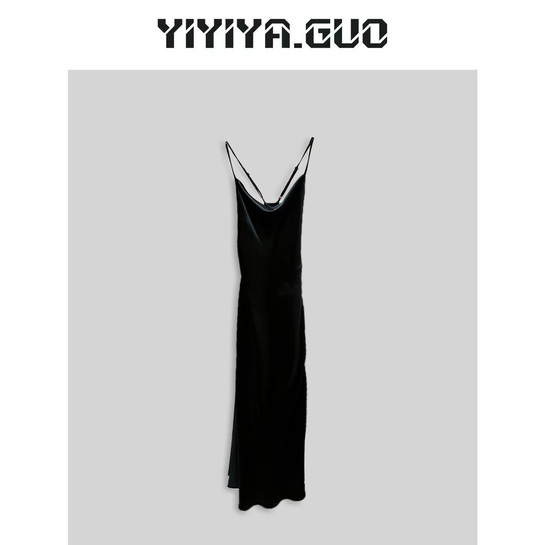 yiyiya.Guo艺艺吖/黑色吊带连衣裙2024717