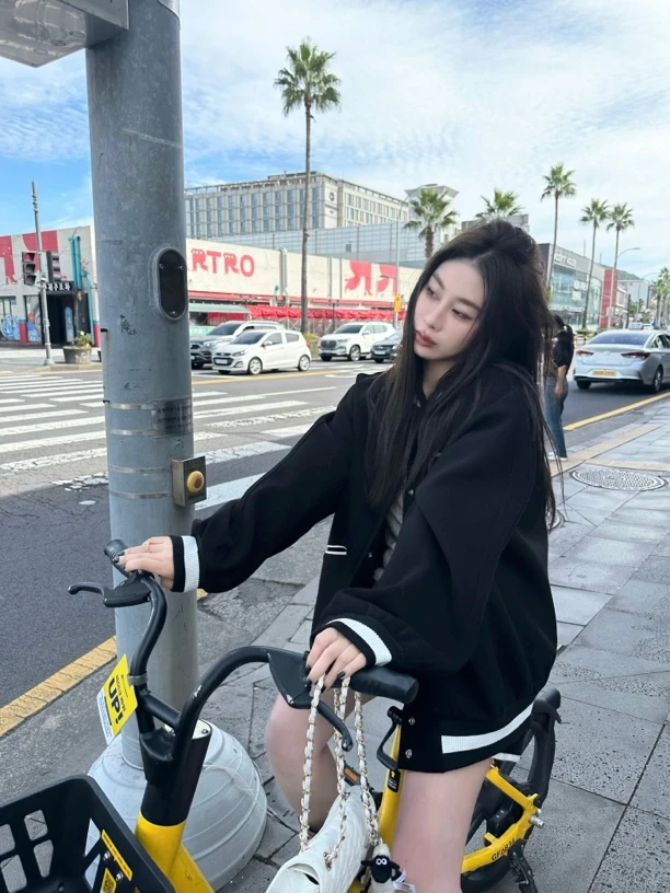 TINGTINGS【韩国少女】黑色加棉棒球棉服