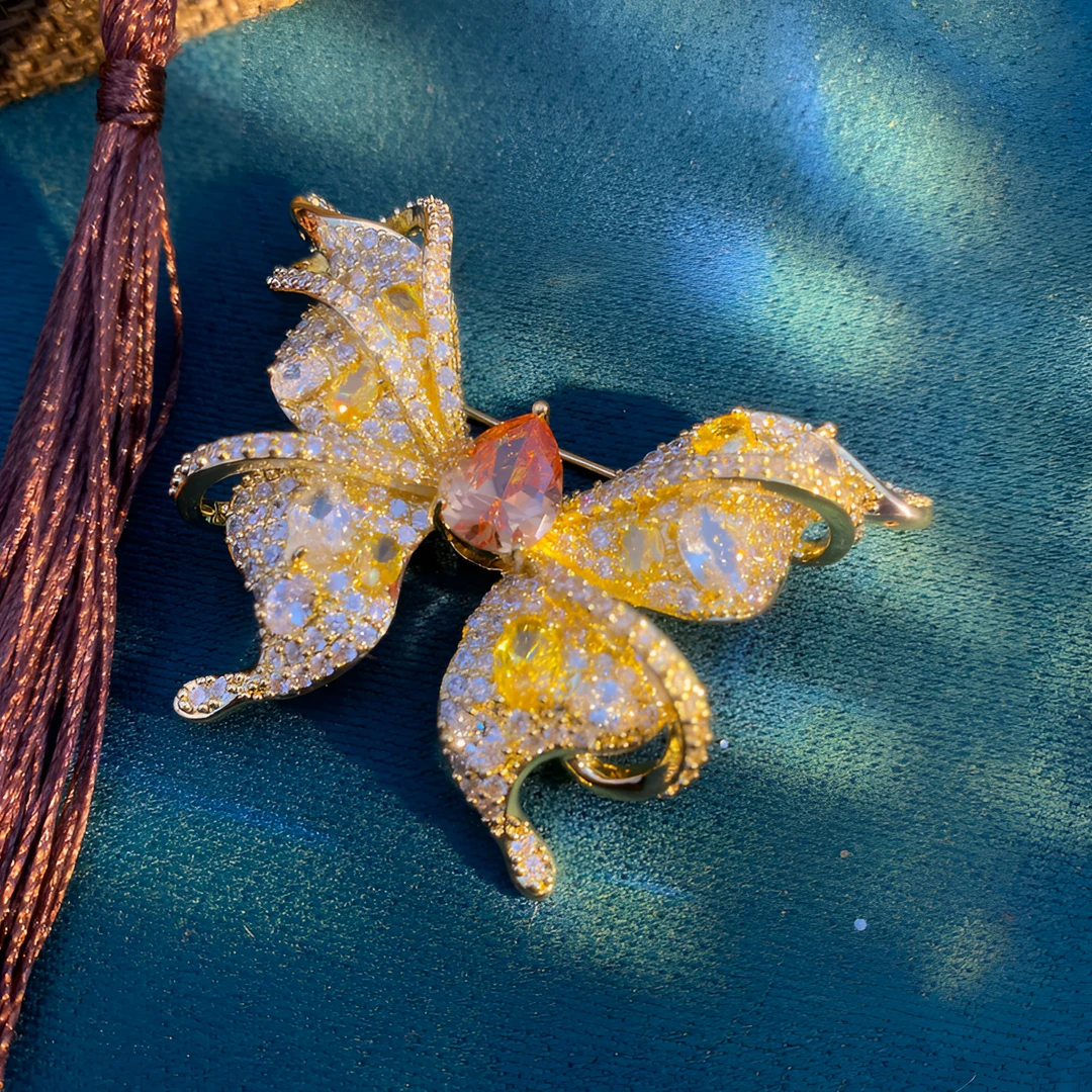 铜合金合成锆石胸针 重工轻奢金色时尚蝴蝶高档胸针西装大衣配饰