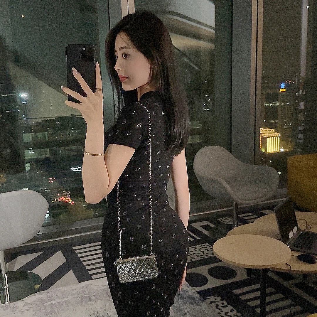 【O.S&oneshow】复古V领短袖连衣裙女夏季辣妹黑色收腰包臀修身长裙