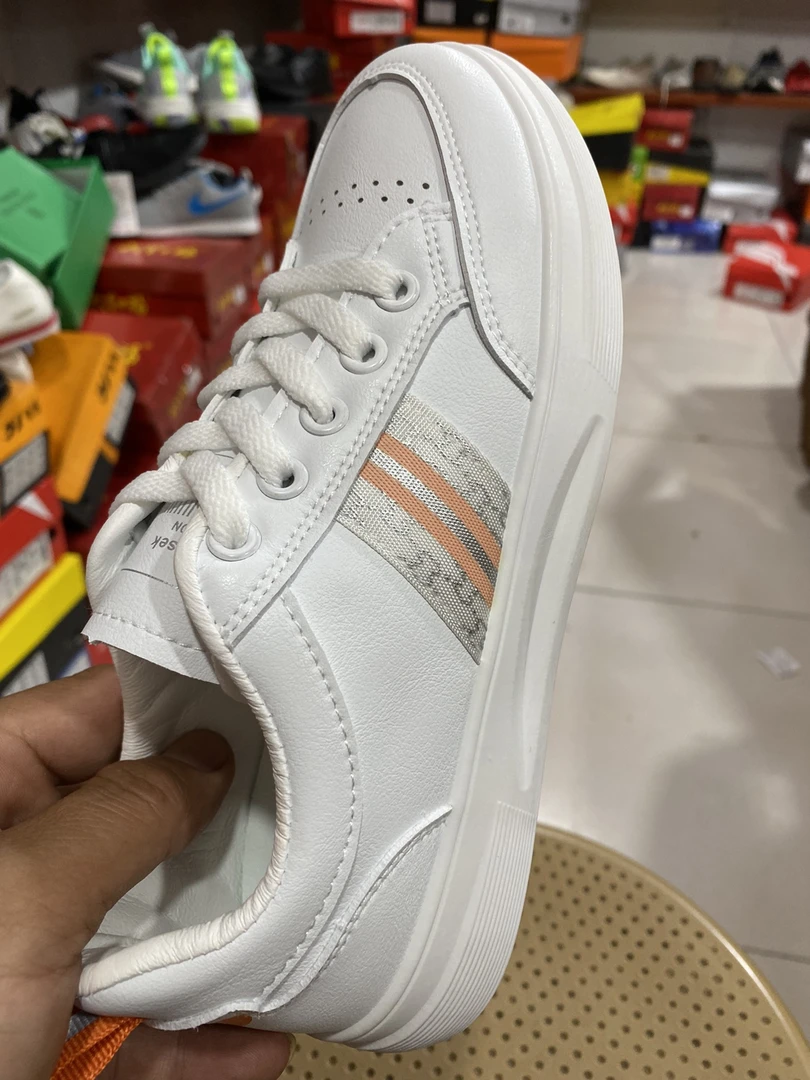 秋冬款女士小白鞋（建议拍大一码）