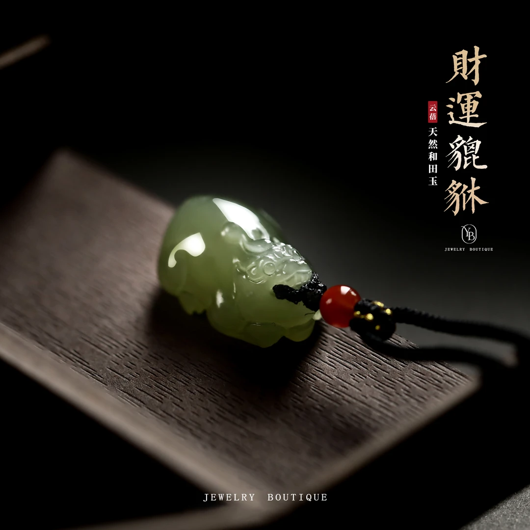和田玉貔貅项链高级感小众百搭简约玉石编织绳礼物精雕项坠