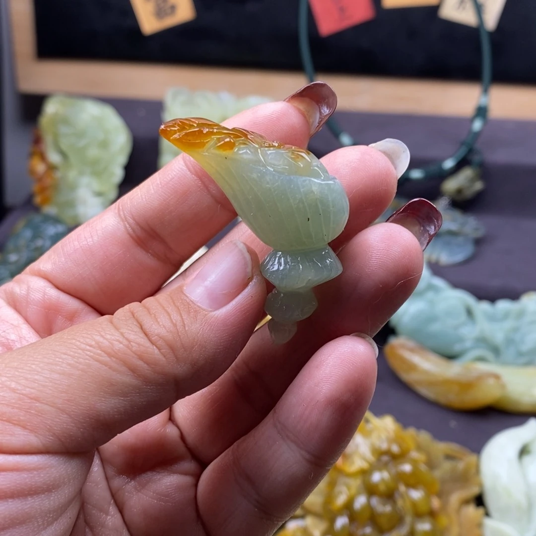 蛇纹石玉颈饰未镶嵌